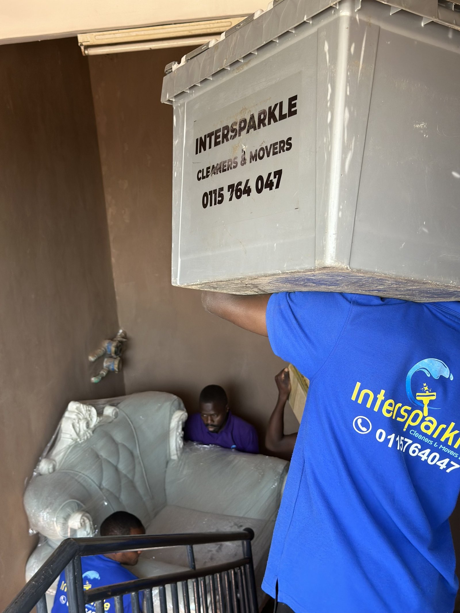 Mover carrying an Intersparkle storage crate